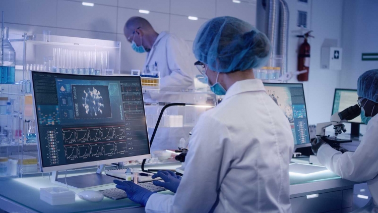 Pfizer inicia estudios de medicamento oral contra Covid-19