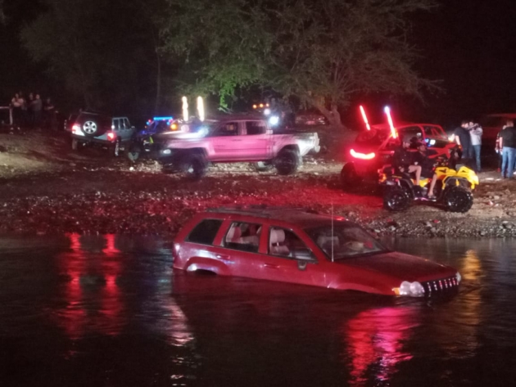 &iexcl;Tragedia familiar! Mueren intoxicados pap&aacute;, mam&aacute; e hijo dentro de camioneta, en Ayun&eacute;, Culiac&aacute;n