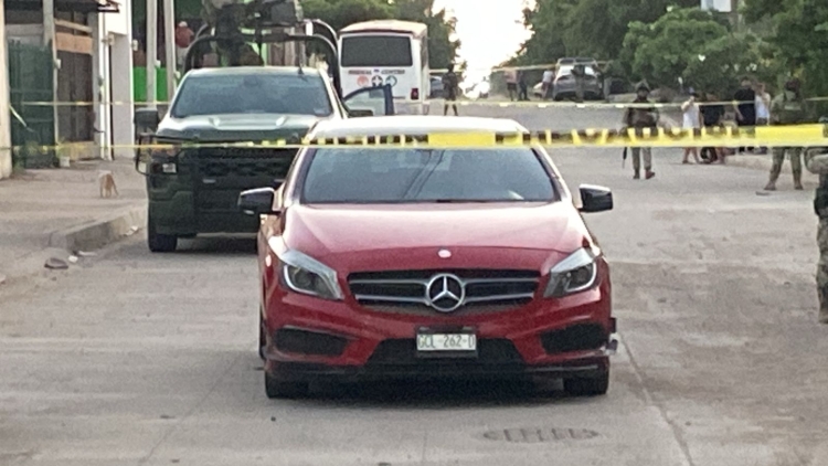 Pareja queda herida en ataque a balazos en un intento de robo de veh&iacute;culo en la D&iacute;az Ordaz