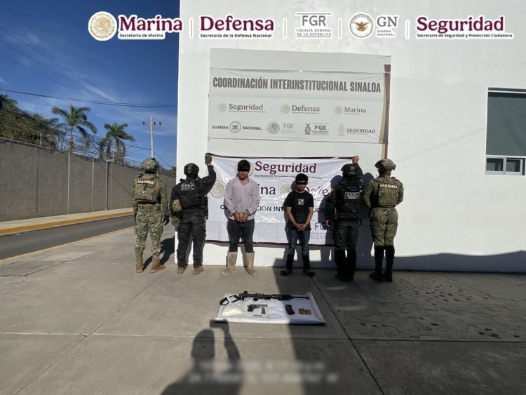 Autoridades federales detienen a 2 generadores de violencia en Sinaloa; les aseguran armas de fuego y droga
