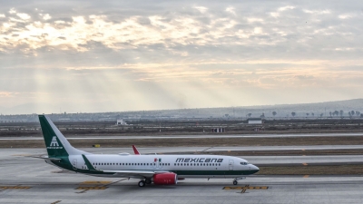 &lsquo;Anda volando bajo&rsquo;: Mexicana pierde 932 mdp en los primeros tres trimestres de operaci&oacute;n