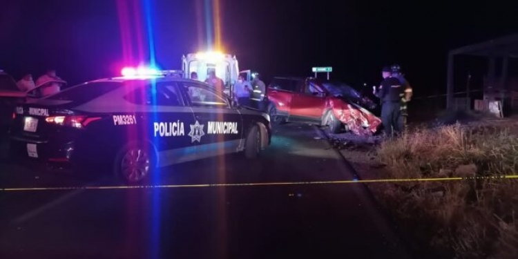Mueren dos hermanas en fatal choque de camionetas, en Ahome