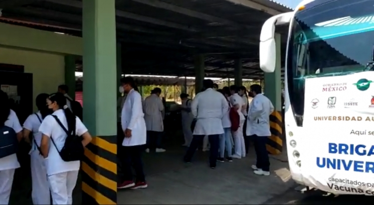 Brigadistas universitarios realizan simulacro de vacunaci&oacute;n Covid