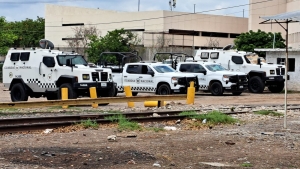 Polic&iacute;as estatales y elementos castrenses revisan, por segundo d&iacute;a consecutivo, el penal de Aguaruto en Culiac&aacute;n