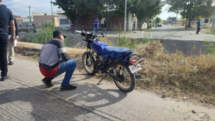 Un motociclista falleci&oacute; despu&eacute;s de caer en un canal pluvial