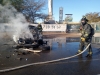 Un choque resulta en incendio de un autom&oacute;vil sentra