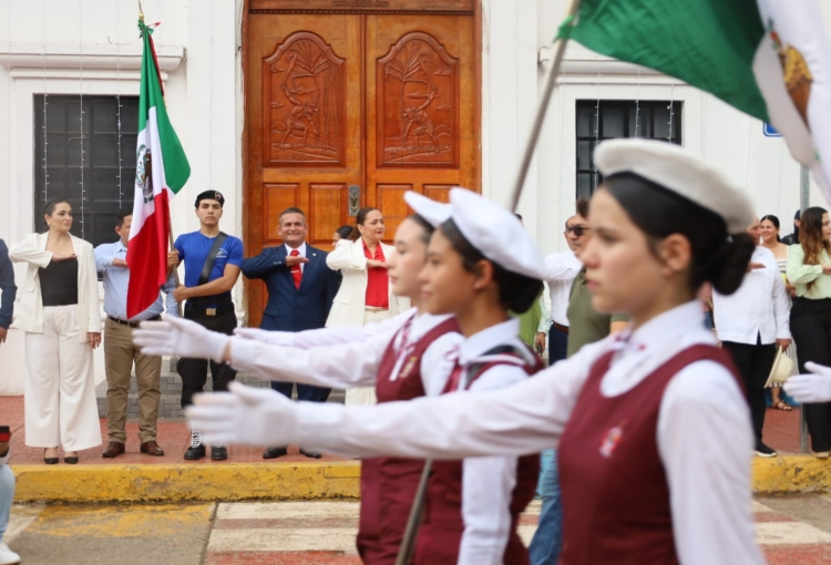 Encabeza alcalde de Navolato, Jorge Boj&oacute;rquez, acto c&iacute;vico y el desfile del 215 aniversario de la Independencia