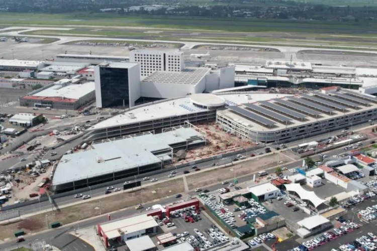 Desmienten toma de Aeropuerto en Guadalajara; VIDEO fue por psicosis de algunos pasajeros al escuchar balaceras en carretera a Chapala, tras la muerte de "El Mencho"