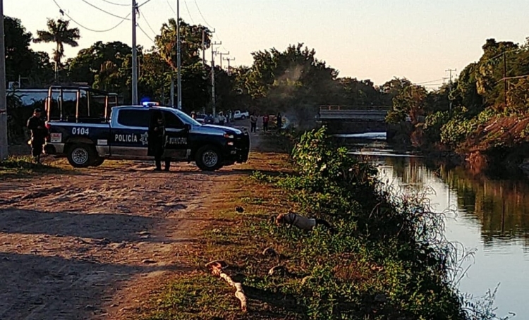 Encuentran cad&aacute;ver de una mujer flotando en el Canal Rosales