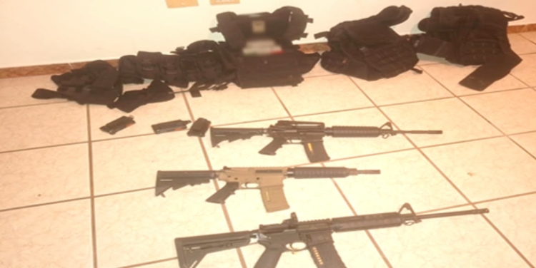 Cateo en Culiac&aacute;n termina con rescate de una persona privada de la libertad y arsenal asegurado