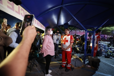 Gobernadora Yeraldine sostiene acercamiento con familiares de v&iacute;ctimas de incendio en Los Mochis