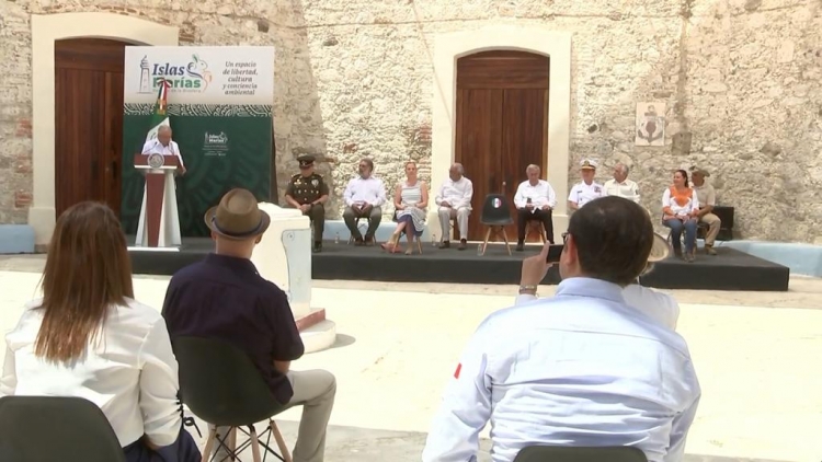 Visitan AMLO y Rocha Las Islas Mar&iacute;as, hoy convertida en centro recreativo y cultural