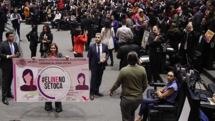 Morena y aliados aprueban en "fast track" el Plan B de la reforma electoral de AMLO