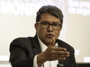 Ricardo Monreal pide a compa&ntilde;eros de Morena bajar espectaculares