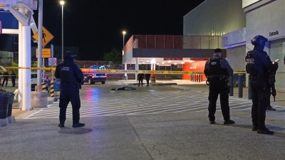 Ataque armado deja un asesinado y una mujer herida en Walmart de La Conquista en Culiac&aacute;n