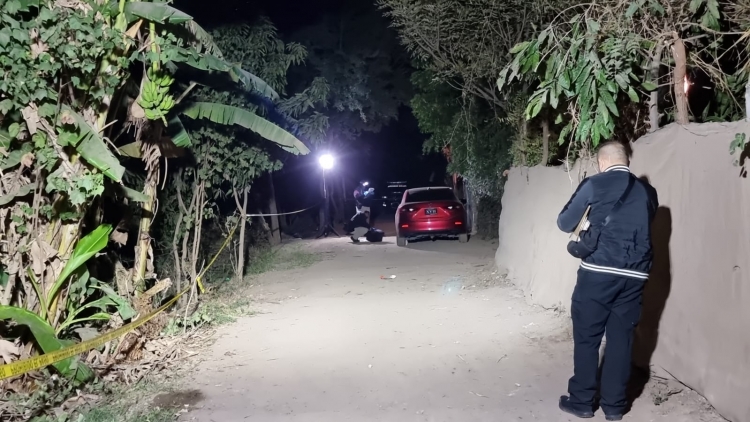 Dejan a joven asesinado dentro de veh&iacute;culo, en Aguaruto, Culiac&aacute;n