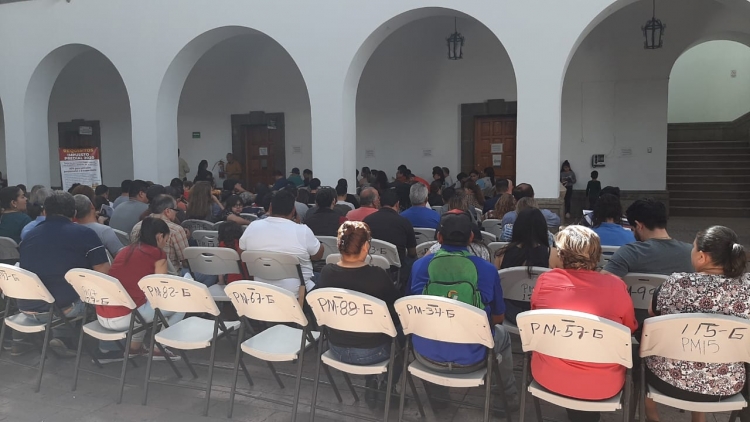 Filas hasta de 2 horas para el pago de predial, en &uacute;ltimo d&iacute;a de descuentos