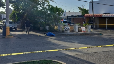 Sicarios interceptan a polic&iacute;a municipal de Culiac&aacute;n y lo ultiman a balazos en el fraccionamiento Los &Aacute;ngeles