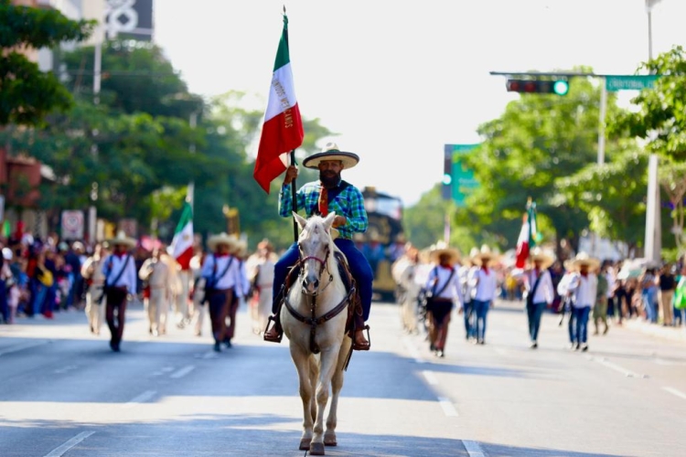 Desfile c&iacute;vico militar por el CXIII Aniversario de la Revoluci&oacute;n Mexicana