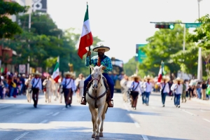 Desfile c&iacute;vico militar por el CXIII Aniversario de la Revoluci&oacute;n Mexicana