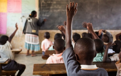 Uganda reabre escuelas tras cierre por covid; alumnos pasan de grado en autom&aacute;tico