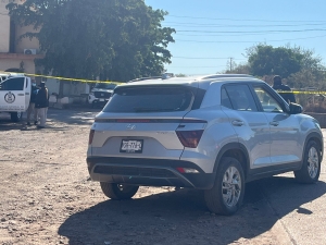 Dejan una camioneta baleada en la colonia 21 de Marzo
