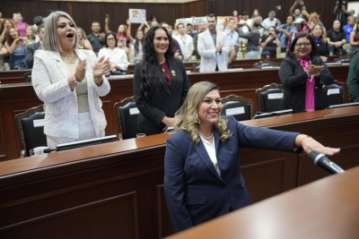 Mirna Luz Lora Aguilar se incorpora a la 65 Legislatura tras rendir protesta como diputada local