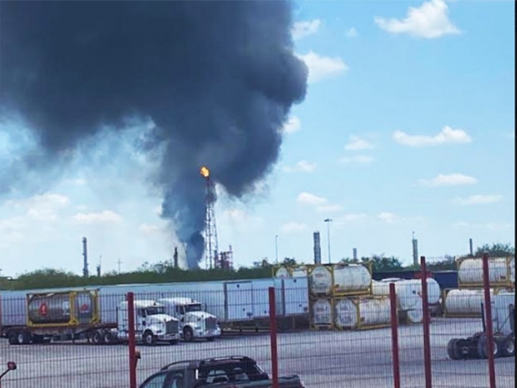 Reportan incendio en refiner&iacute;a de Pemex en Cadereyta, Nuevo Le&oacute;n
