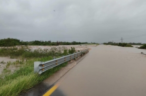 Cerradas los accesos carreteros a Mazatl&aacute;n