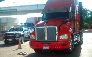 En Escuinapa, ayudante de llantera muere arrollado por un tr&aacute;iler, esta ma&ntilde;ana