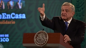 AMLO propone que encuestadoras hagan consulta de revocaci&oacute;n de mandato