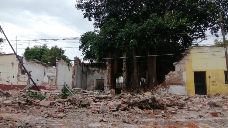 Colapsa fachada de finca abandonada en el primer cuadro, en Culiac&aacute;n
