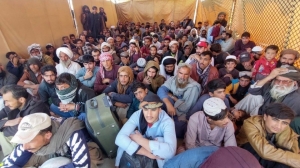 Miles de afganos buscan salir de Pakist&aacute;n horas antes de cumplirse el ultim&aacute;tum para indocumentados
