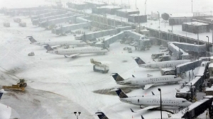 M&aacute;s de 3 mil vuelos cancelados en EU por tormenta invernal