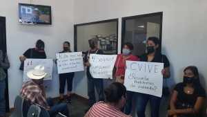 Familias precarias temen que se vaya Quirino y no les d&eacute; su terreno para vivir