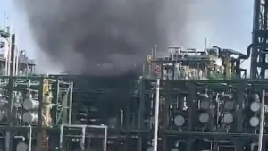 Pemex confirma incendio en la Refiner&iacute;a Olmeca; descarta lesionados y riesgos