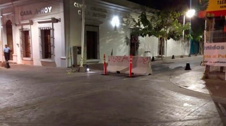 En lo oscurito, coloca Ayuntamiento muros de concreto para el bloqueo de las calles del Centro