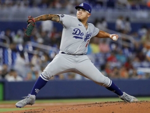 Julio Ur&iacute;as llega a 14 victorias en triunfo de Dodgers