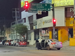 Grupo armado protagoniza choque y despojo de veh&iacute;culo, en pleno Centro de Culiac&aacute;n
