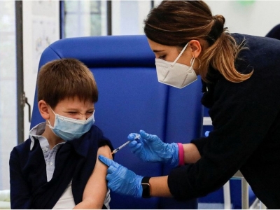 Regulador de EU certifica que vacuna de Pfizer es segura para menores de 5 a&ntilde;os