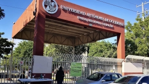 Rechazan estudiantes de la UAdeO costo extra por materia obligatoria de ingl&eacute;s