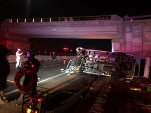 Se accidenta familia en autopista Mazatl&aacute;n-Culiac&aacute;n: un menor muere y 12 lesionados