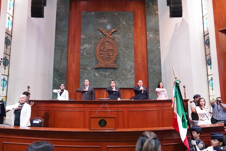 Se forma grupo de diputados "plural" y repite Ricardo Madrid como Presidente de la Mesa Directiva