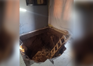 Socav&oacute;n se traga a un joven que dorm&iacute;a en la sala de su casa, en Culiac&aacute;n