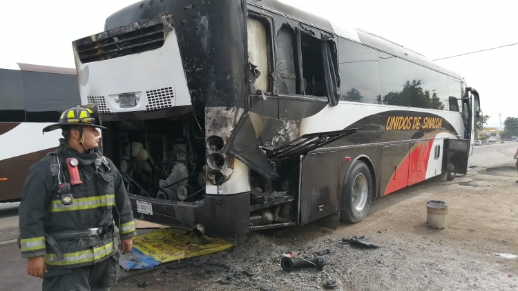 Se incendia autob&uacute;s de ruta for&aacute;nea en El Salado, fallan medidas de seguridad