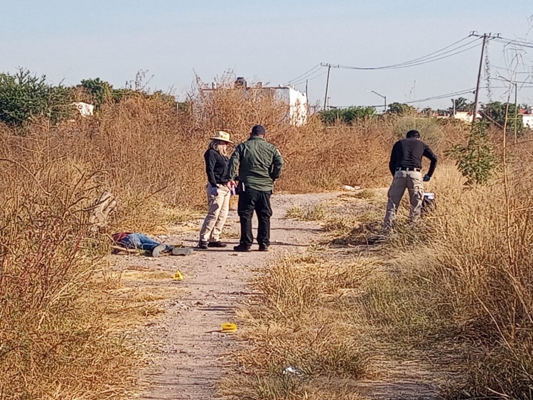 Abandonan cuerpo de joven asesinado a un lado de pante&oacute;n, en Culiac&aacute;n