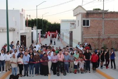 Alcalde Jorge Rosario Boj&oacute;rquez entrega pavimentaci&oacute;n e iluminaci&oacute;n en la avenida Sinaloa