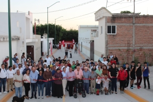 Alcalde Jorge Rosario Boj&oacute;rquez entrega pavimentaci&oacute;n e iluminaci&oacute;n en la avenida Sinaloa