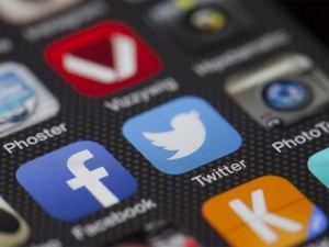 Facebook, Amazon y Uber frenan contrataciones de personal