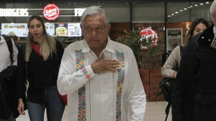 L&oacute;pez Obrador incita a la poblaci&oacute;n a comprar en tianguis y mercados a pesar de la pandemia